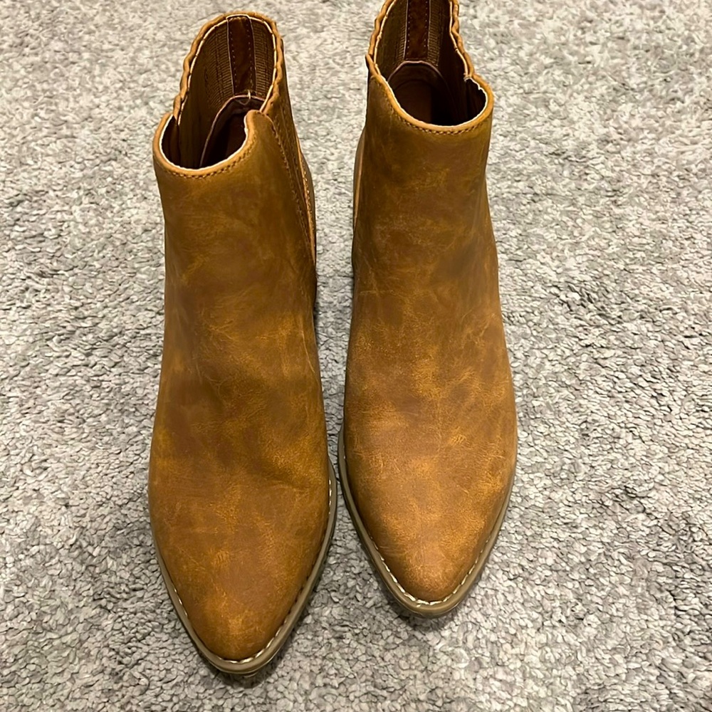 Ankle boots size 5.5